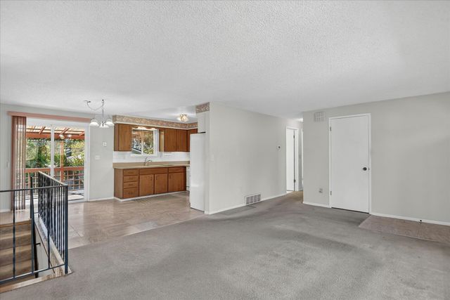 1006 S DICKEY St, Spokane Valley, WA 99212
