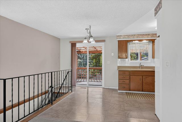 1006 S DICKEY St, Spokane Valley, WA 99212