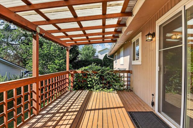 1006 S DICKEY St, Spokane Valley, WA 99212