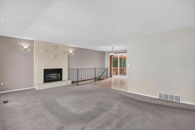1006 S DICKEY St, Spokane Valley, WA 99212