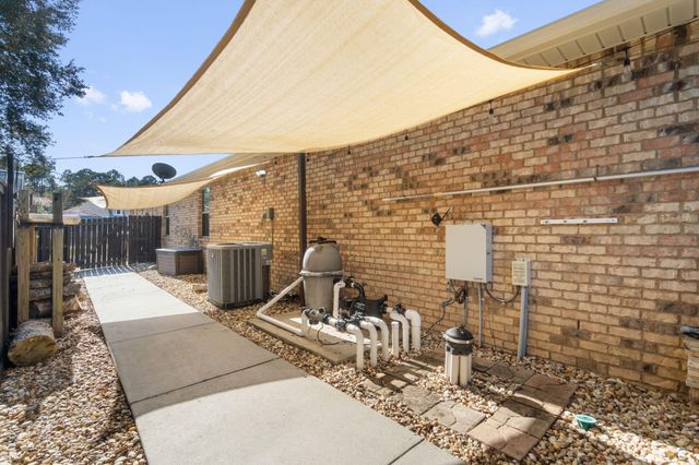 2365 Crescent Road, Navarre, FL 32566