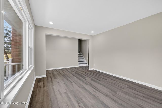 10022 Normie Ln, Louisville, KY 40229