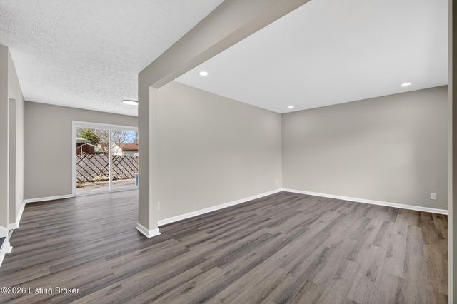 10022 Normie Ln, Louisville, KY 40229