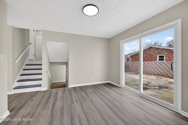 10022 Normie Ln, Louisville, KY 40229