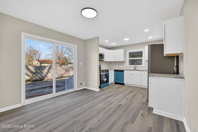 10022 Normie Ln, Louisville, KY 40229