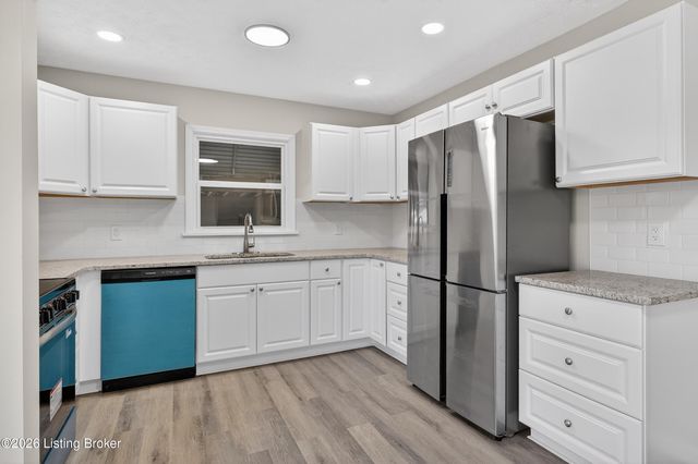 10022 Normie Ln, Louisville, KY 40229