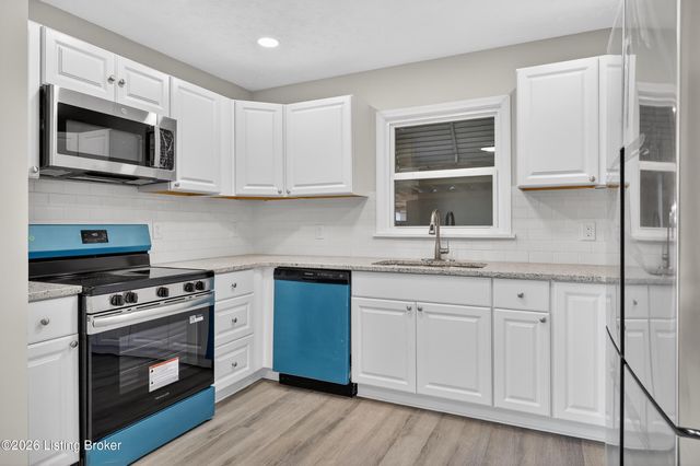 10022 Normie Ln, Louisville, KY 40229