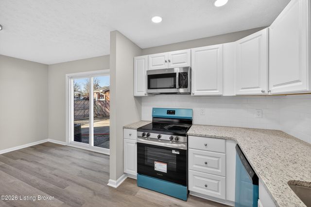 10022 Normie Ln, Louisville, KY 40229