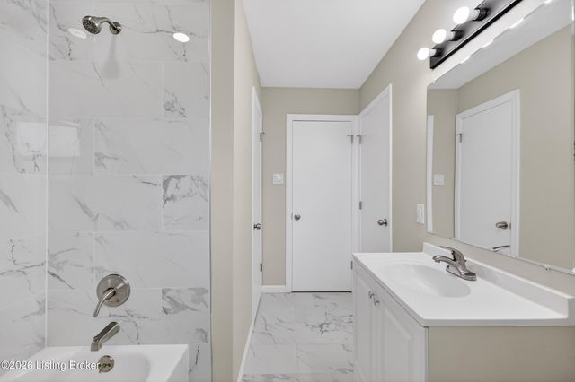 10022 Normie Ln, Louisville, KY 40229