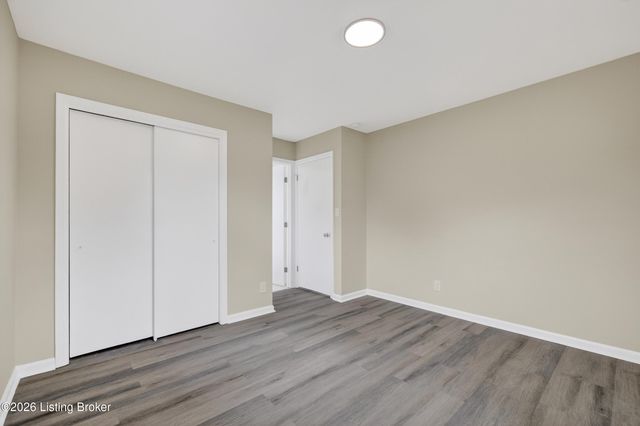 10022 Normie Ln, Louisville, KY 40229