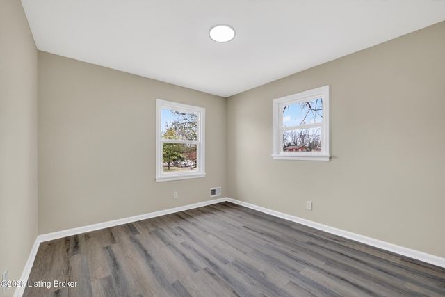 10022 Normie Ln, Louisville, KY 40229