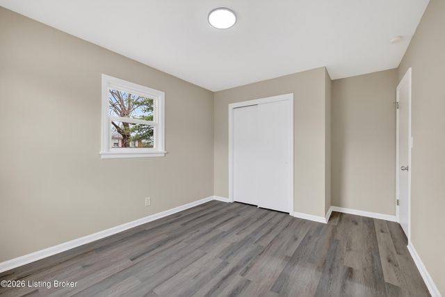 10022 Normie Ln, Louisville, KY 40229