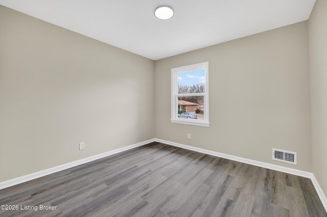 10022 Normie Ln, Louisville, KY 40229