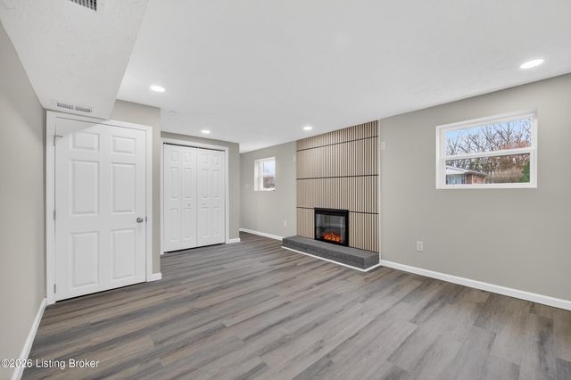 10022 Normie Ln, Louisville, KY 40229