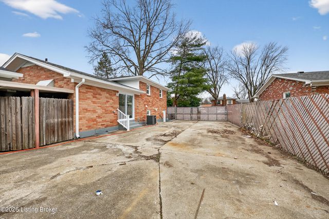 10022 Normie Ln, Louisville, KY 40229