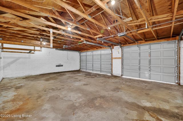 10022 Normie Ln, Louisville, KY 40229