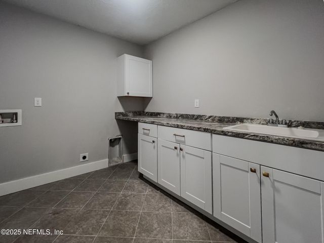 4325 APPLETON Avenue, Jacksonville, FL 32210