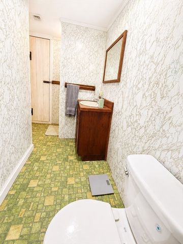 77 Center St, Carver, MA 02330