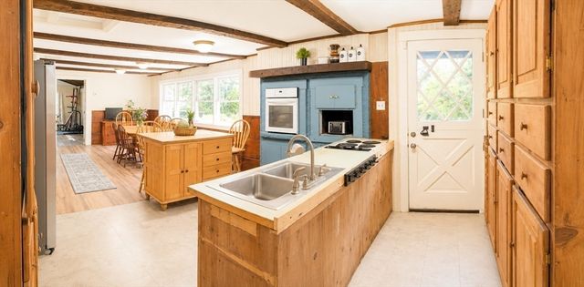 77 Center St, Carver, MA 02330