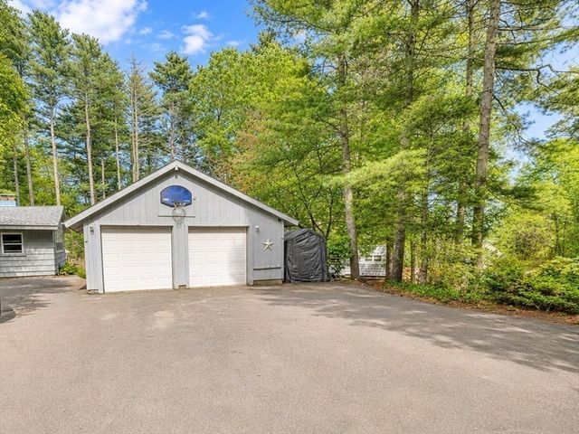 77 Center St, Carver, MA 02330