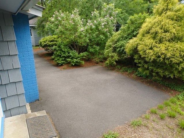 77 Center St, Carver, MA 02330