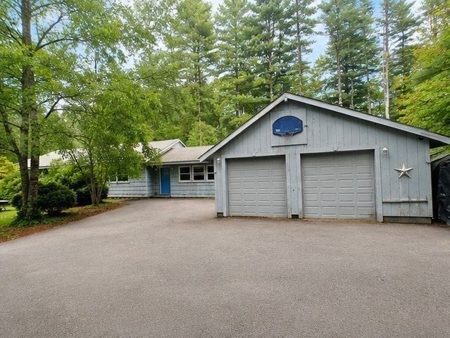 77 Center St, Carver, MA 02330