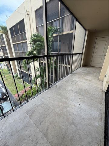 8635 NW 8th Street 303, Miami, FL 33126