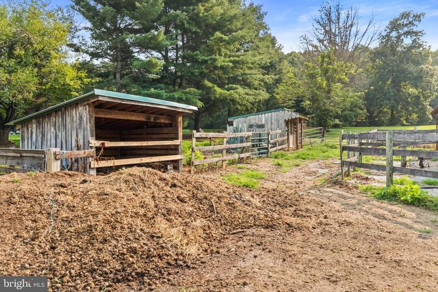 6907 CLIFTON RD, Clifton, VA 20124