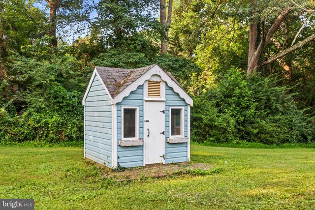 6907 CLIFTON RD, Clifton, VA 20124