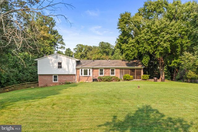 6907 CLIFTON RD, Clifton, VA 20124