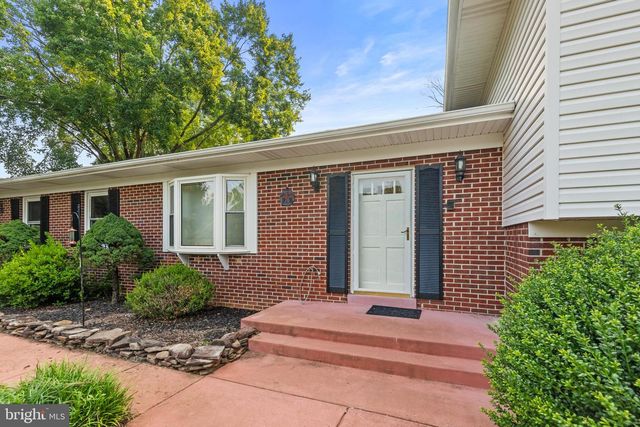 6907 CLIFTON RD, Clifton, VA 20124