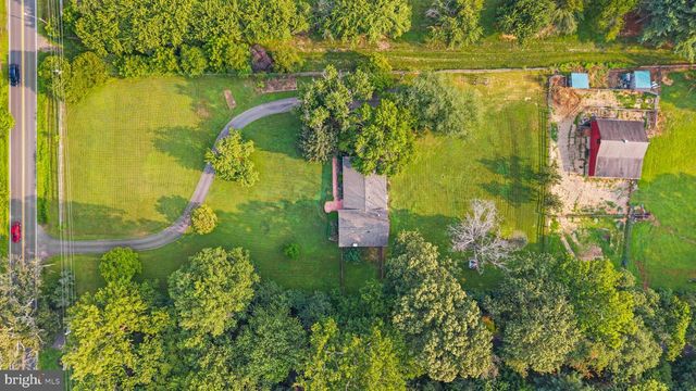 6907 CLIFTON RD, Clifton, VA 20124