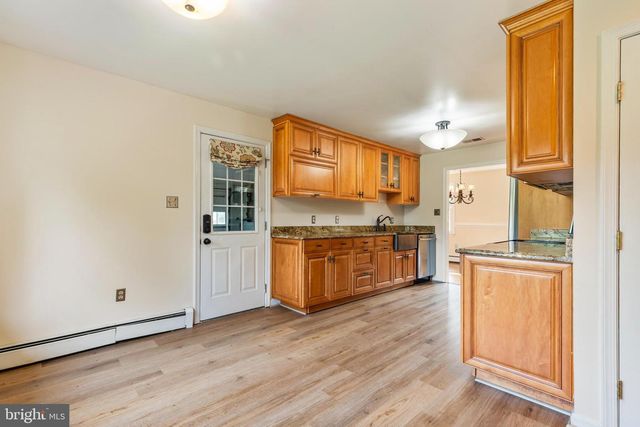 6907 CLIFTON RD, Clifton, VA 20124