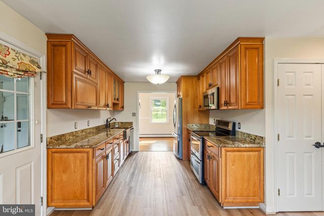 6907 CLIFTON RD, Clifton, VA 20124