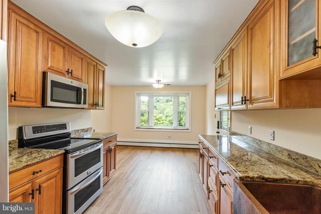 6907 CLIFTON RD, Clifton, VA 20124