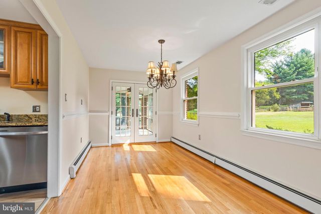 6907 CLIFTON RD, Clifton, VA 20124