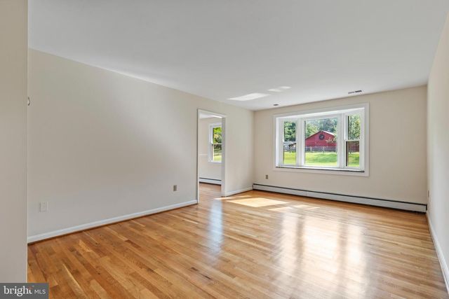 6907 CLIFTON RD, Clifton, VA 20124