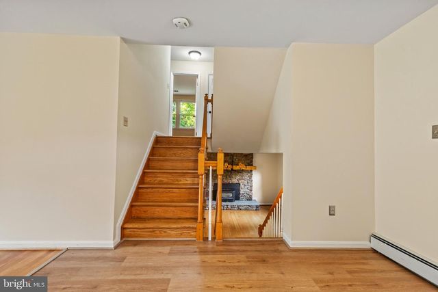 6907 CLIFTON RD, Clifton, VA 20124