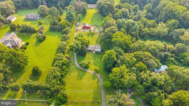 6907 CLIFTON RD, Clifton, VA 20124