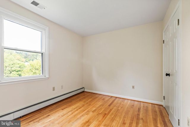 6907 CLIFTON RD, Clifton, VA 20124