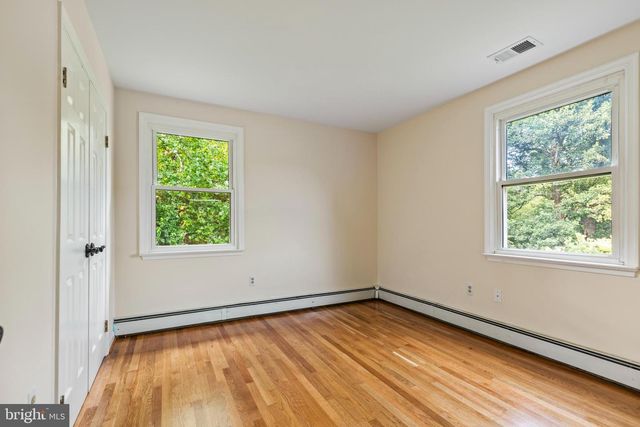 6907 CLIFTON RD, Clifton, VA 20124