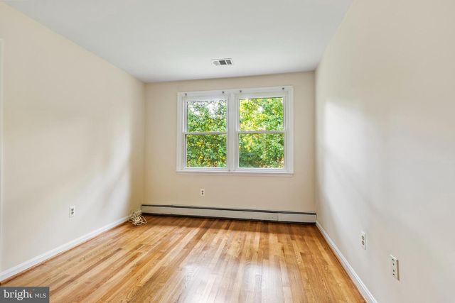 6907 CLIFTON RD, Clifton, VA 20124