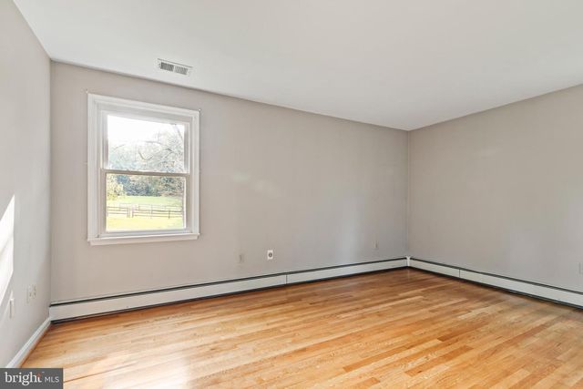 6907 CLIFTON RD, Clifton, VA 20124