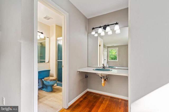 6907 CLIFTON RD, Clifton, VA 20124