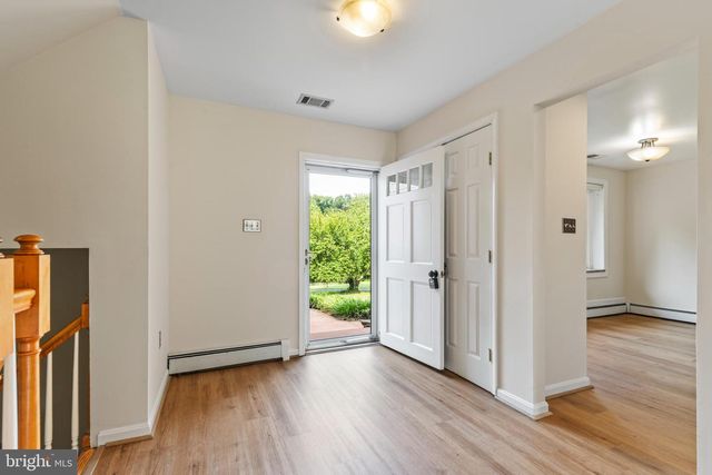 6907 CLIFTON RD, Clifton, VA 20124