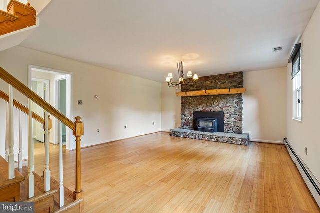 6907 CLIFTON RD, Clifton, VA 20124