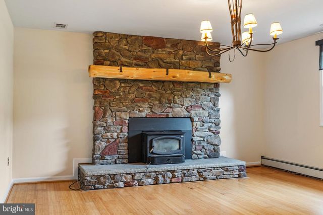 6907 CLIFTON RD, Clifton, VA 20124