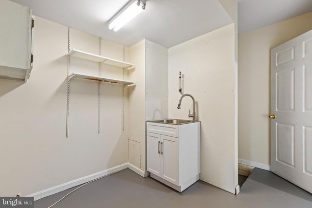 6907 CLIFTON RD, Clifton, VA 20124