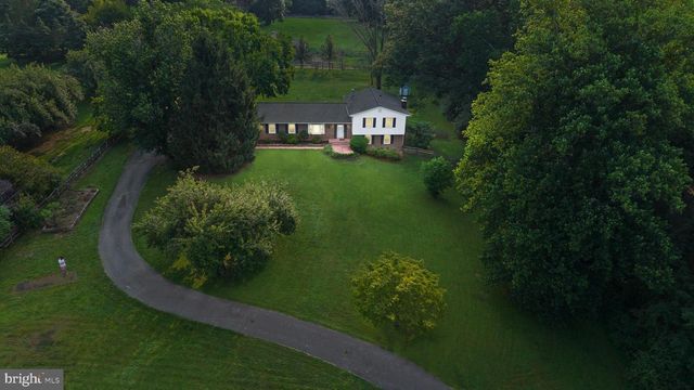 6907 CLIFTON RD, Clifton, VA 20124