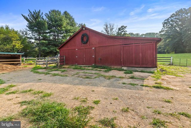 6907 CLIFTON RD, Clifton, VA 20124